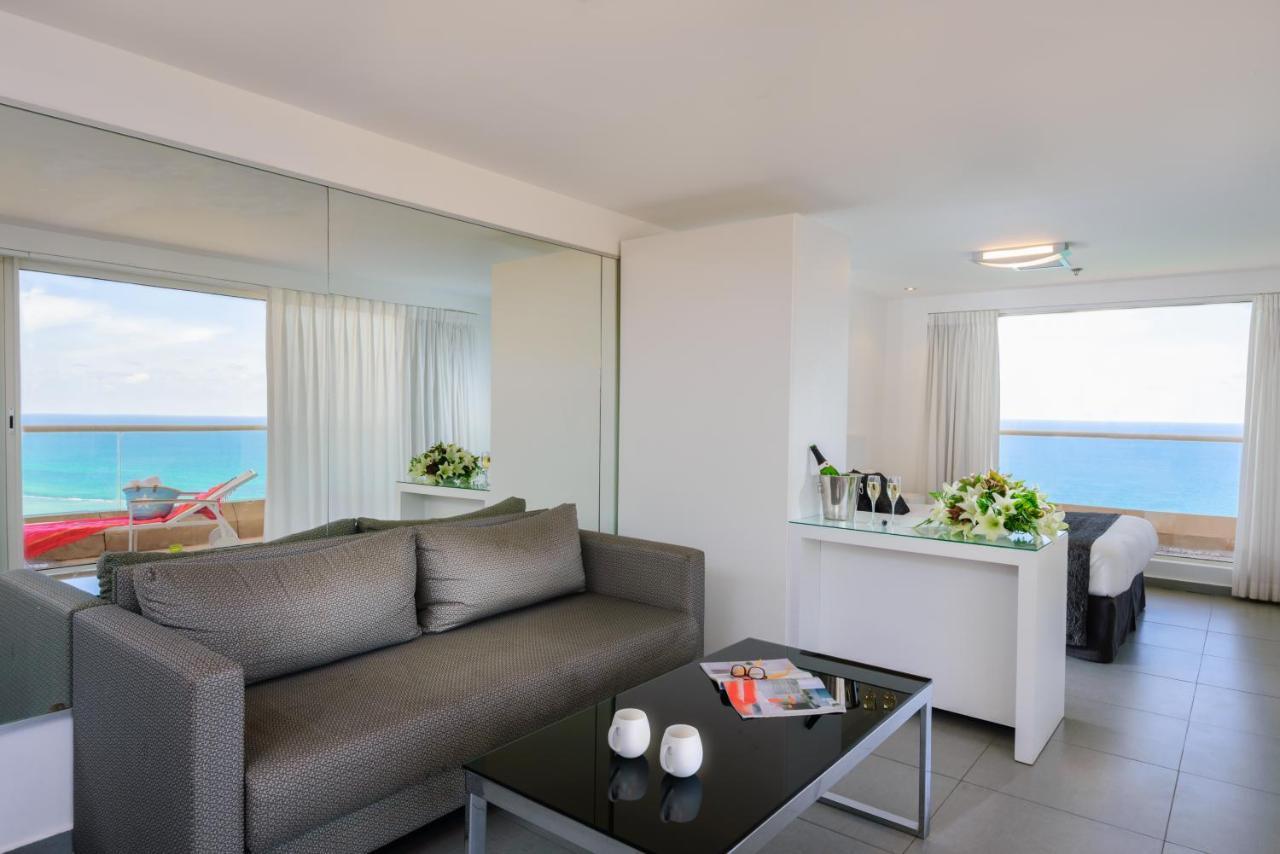 Arena Hotel By The Beach Bat Yam Exterior photo